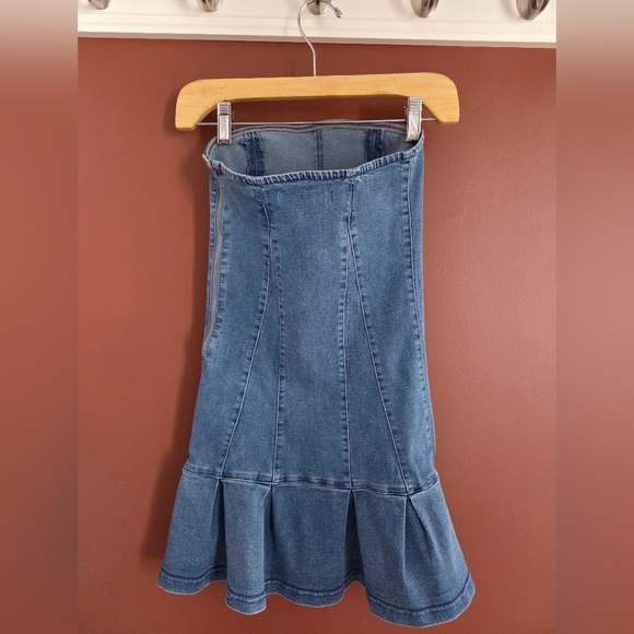 BDG Asymmetrical One-Shoulder Top S + Urban Outfitters Denim Strapless Dress M - Picture 4 of 9